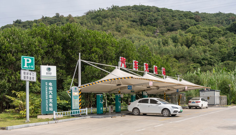 Σταθμός φόρτισης ηλεκτροκίνητων οχημάτων © 123rf.com