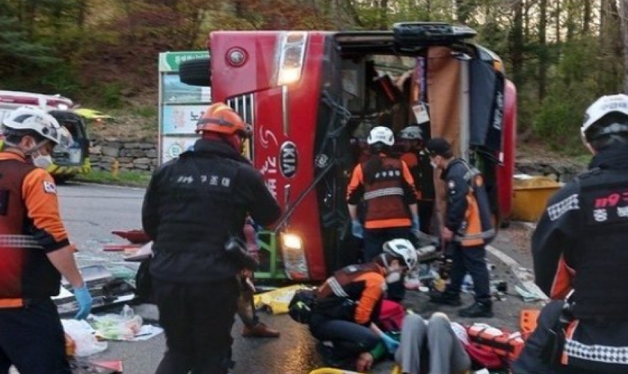 Νότια Κορέα: Ανατροπή τουριστικού λεωφορείου – Μία νεκρή