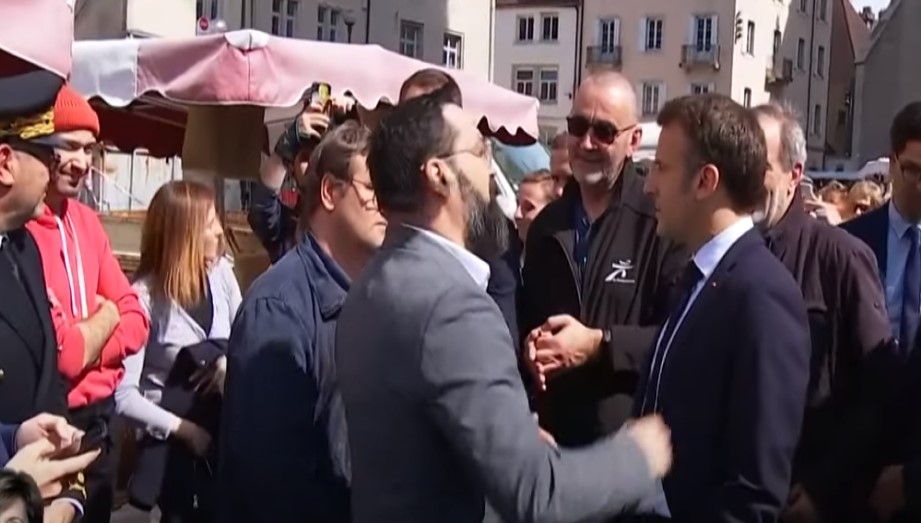 Γαλλία: Λογομαχίες Μακρόν σε λαϊκή αγορά