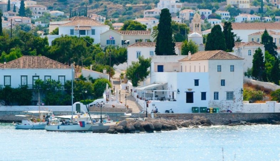 Σπέτσες © https://www.instagram.com/discoverspetses/