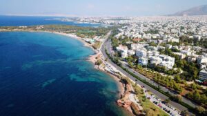 FT: Η Αθήνα πόλος έλξης για τους υπερπλούσιους – Πώς οι ξένοι εκατομμυριούχοι αλλάζουν την Αθηναϊκή Ριβιέρα