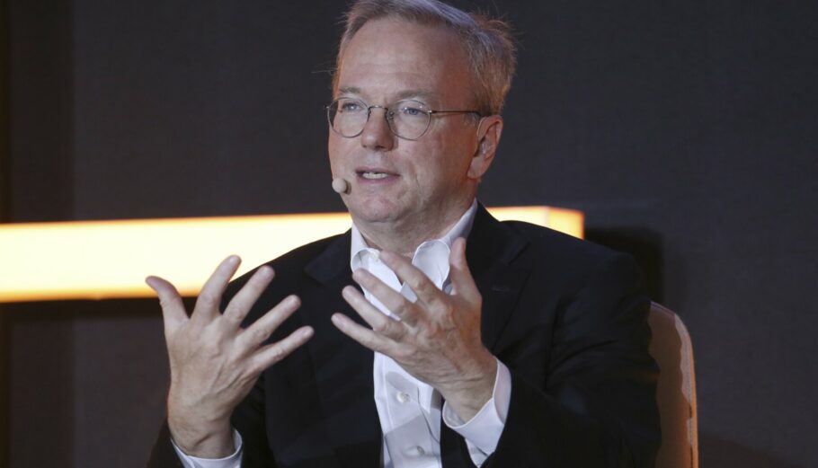 Ο πρώην CEO της Google, Έρικ Σμιντ © EPA/WU HONG