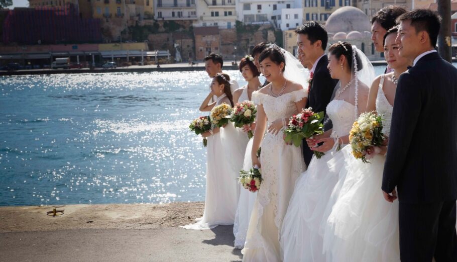 Οι τουρίστες επιλέγουν την Κρήτη και για το γάμο τους και για το μήνα του μέλιτος © INTIME