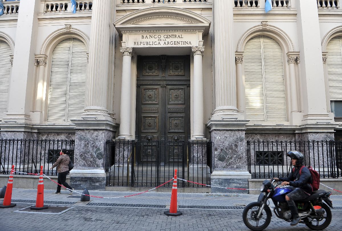 Αργεντινή: Στο 97% τα επιτόκια για να τιθασεύσει τον πληθωρισμό