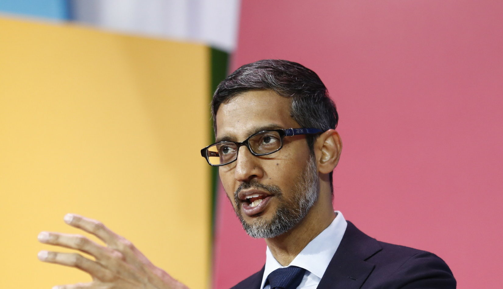 Ο CEO της Google, Σάνταρ Πιτσάι © EPA/CAROLINE BREHMAN