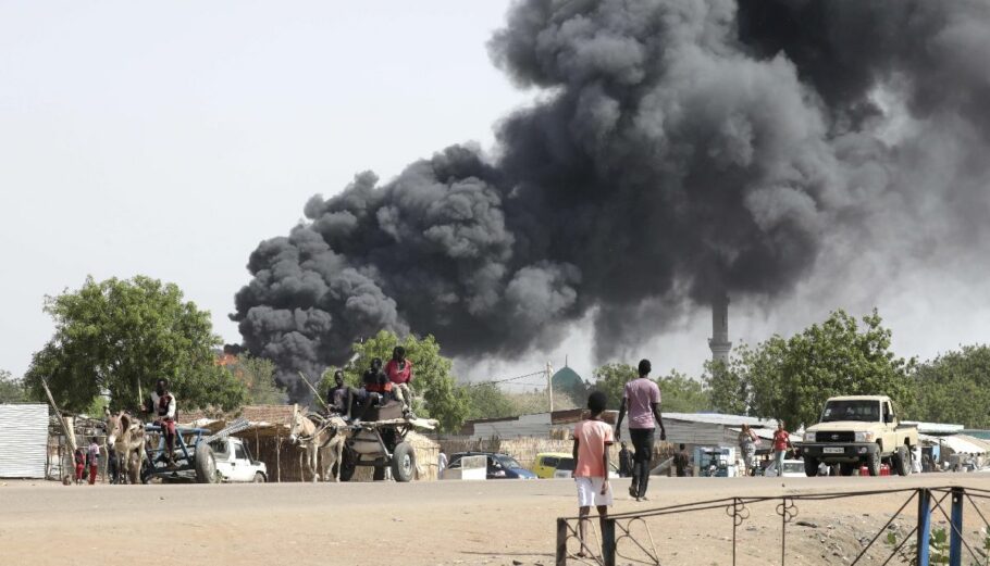 Ένοπλες συγκρούσεις στο Σουδάν © EPA/AMEL PAIN