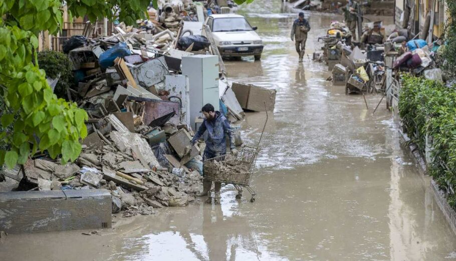 Πλημμύρες πλήττουν την Ιταλία © EPA/FABRIZIO ZANI