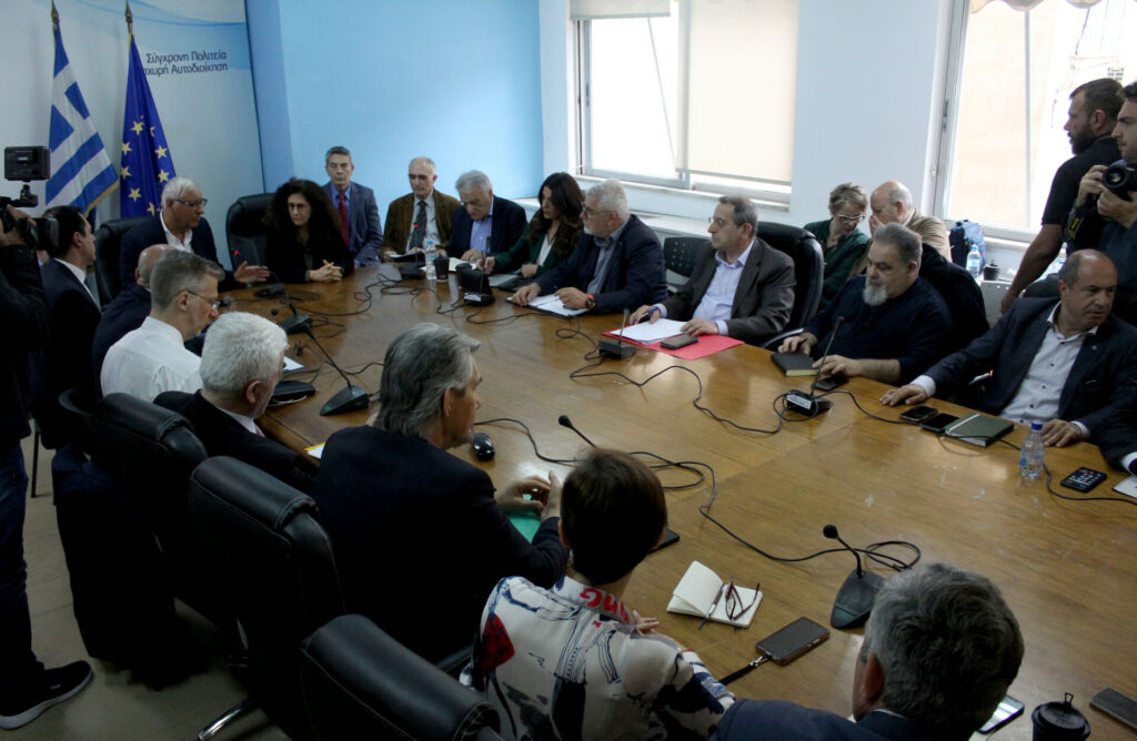 Debate: Χωρίς ελεύθερη ερώτηση οι δημοσιογράφοι – H θεματολογία
