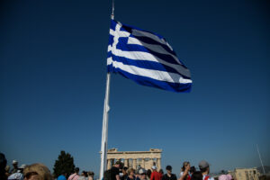 Γραφείο Προϋπολογισμού: Ανάπτυξη 2,3% φέτος, όχι σε 13ο & 14ο μισθό, κίνδυνοι από τους δασμούς Τραμπ