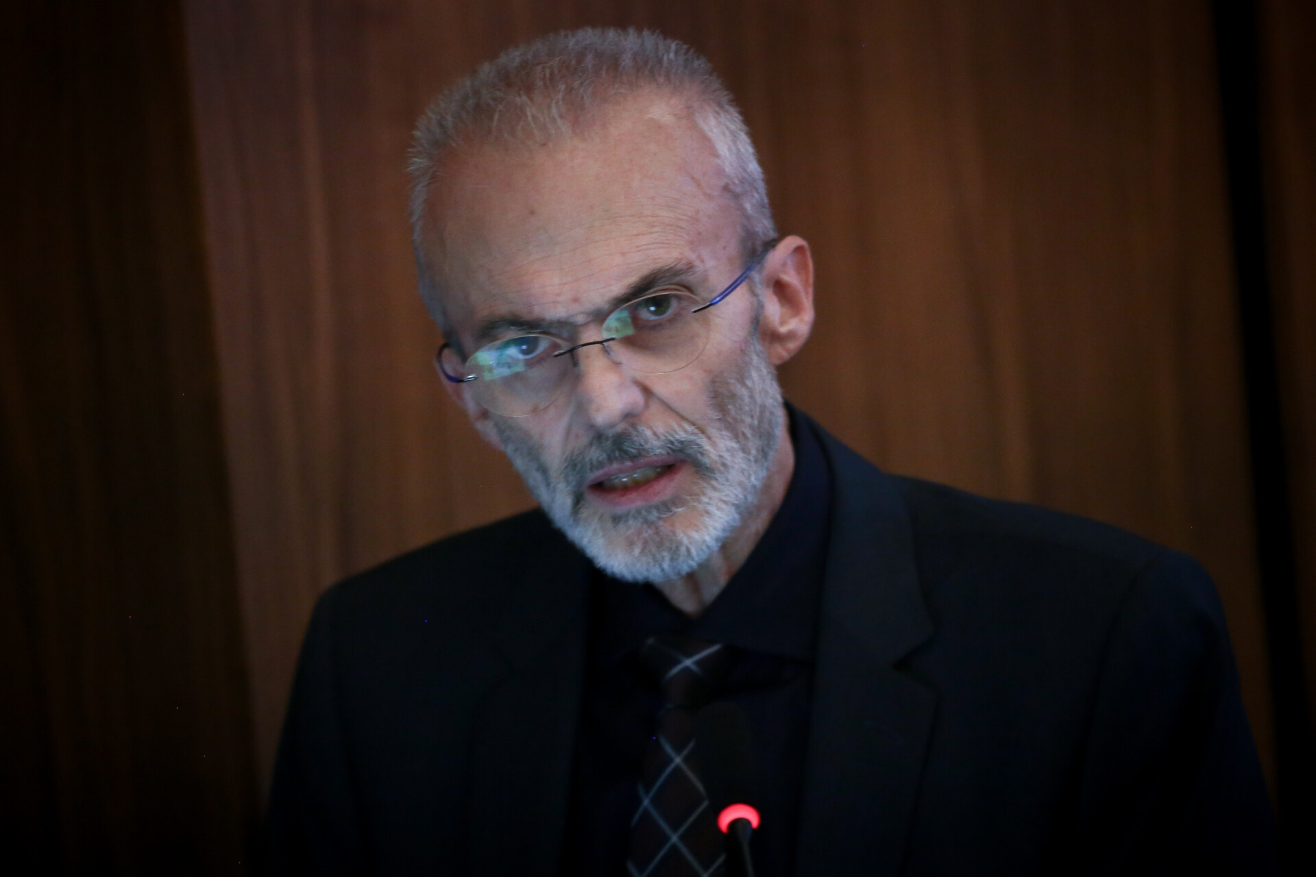 Μαύρος- MRB: Οι ελεύθεροι επαγγελματίες έκαψαν τον ΣΥΡΙΖΑ