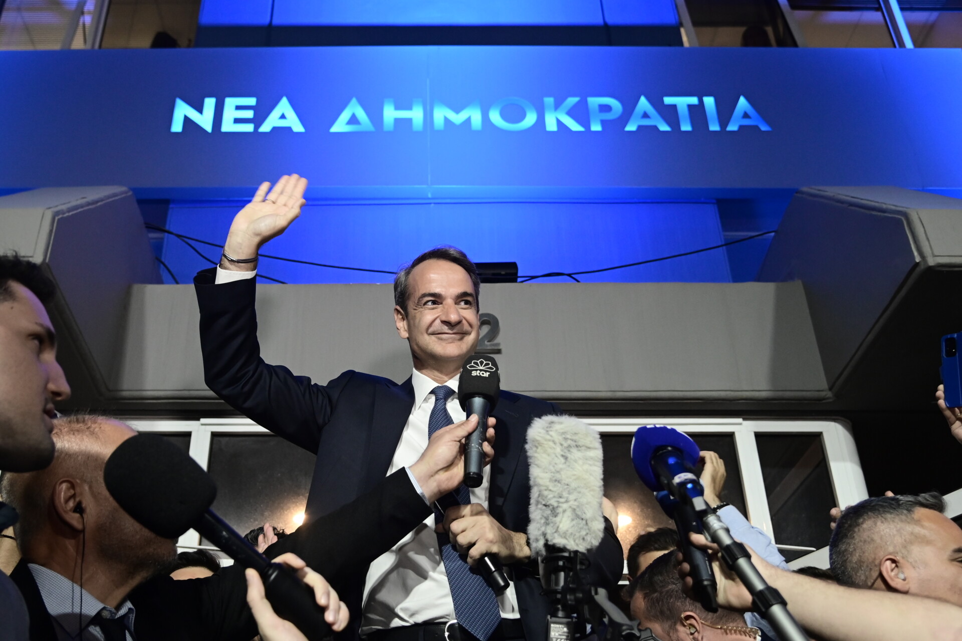 Bloomberg: Ξεκάθαρη νίκη Μητσοτάκη τιμολογούν οι επενδυτές