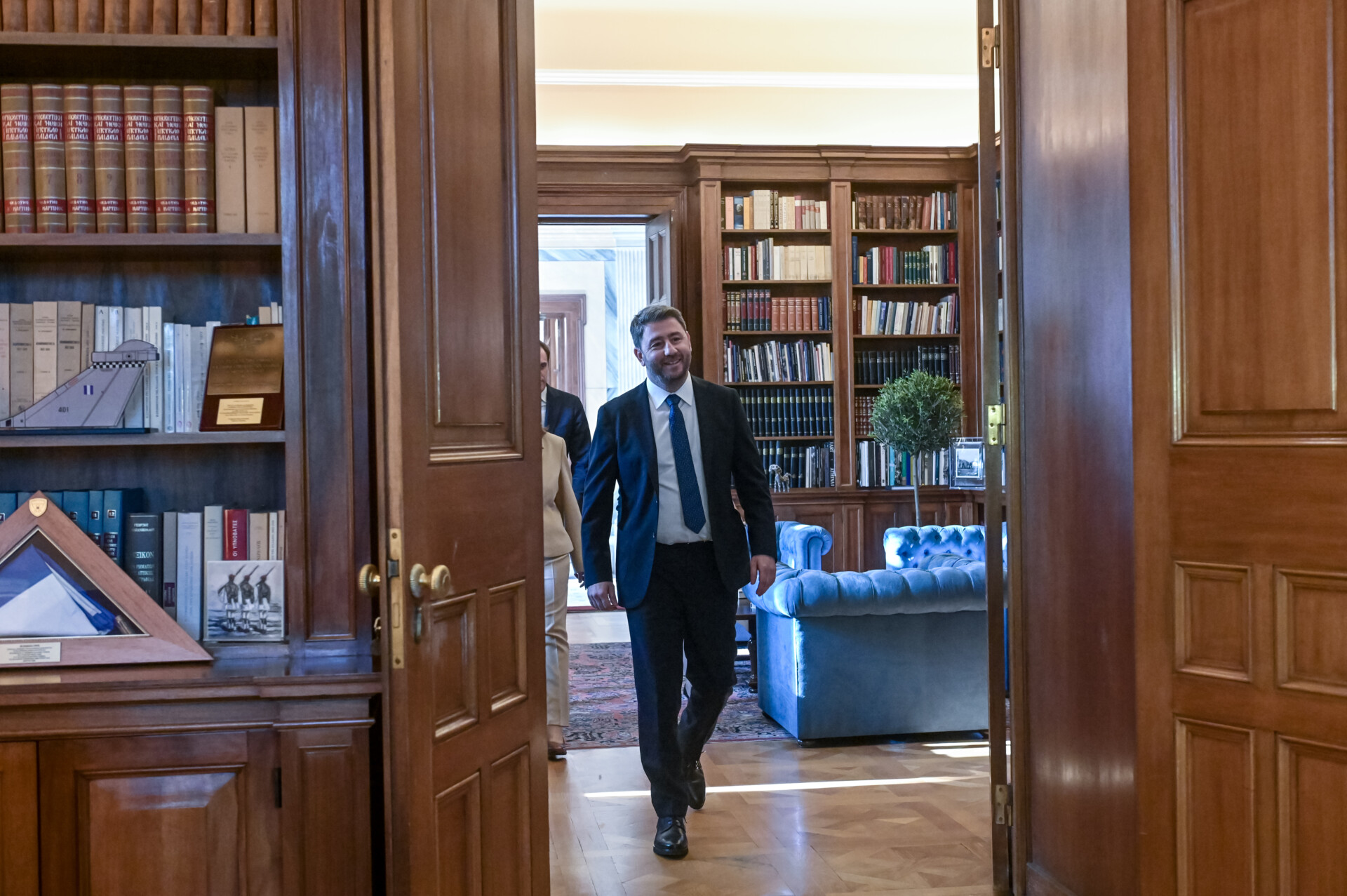Ο Νίκος Ανδρουλάκης στο Προεδρικό Μέγαρο © ΤΑΤΙΑΝΑ ΜΠΟΛΑΡΗ/EUROKINISSI