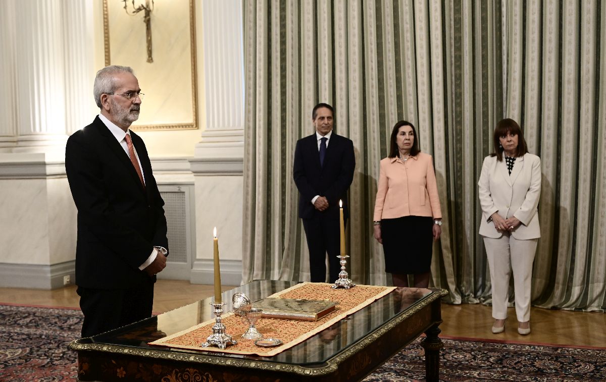 Ορκίζεται στις 12 το μεσημέρι η υπηρεσιακή κυβέρνηση