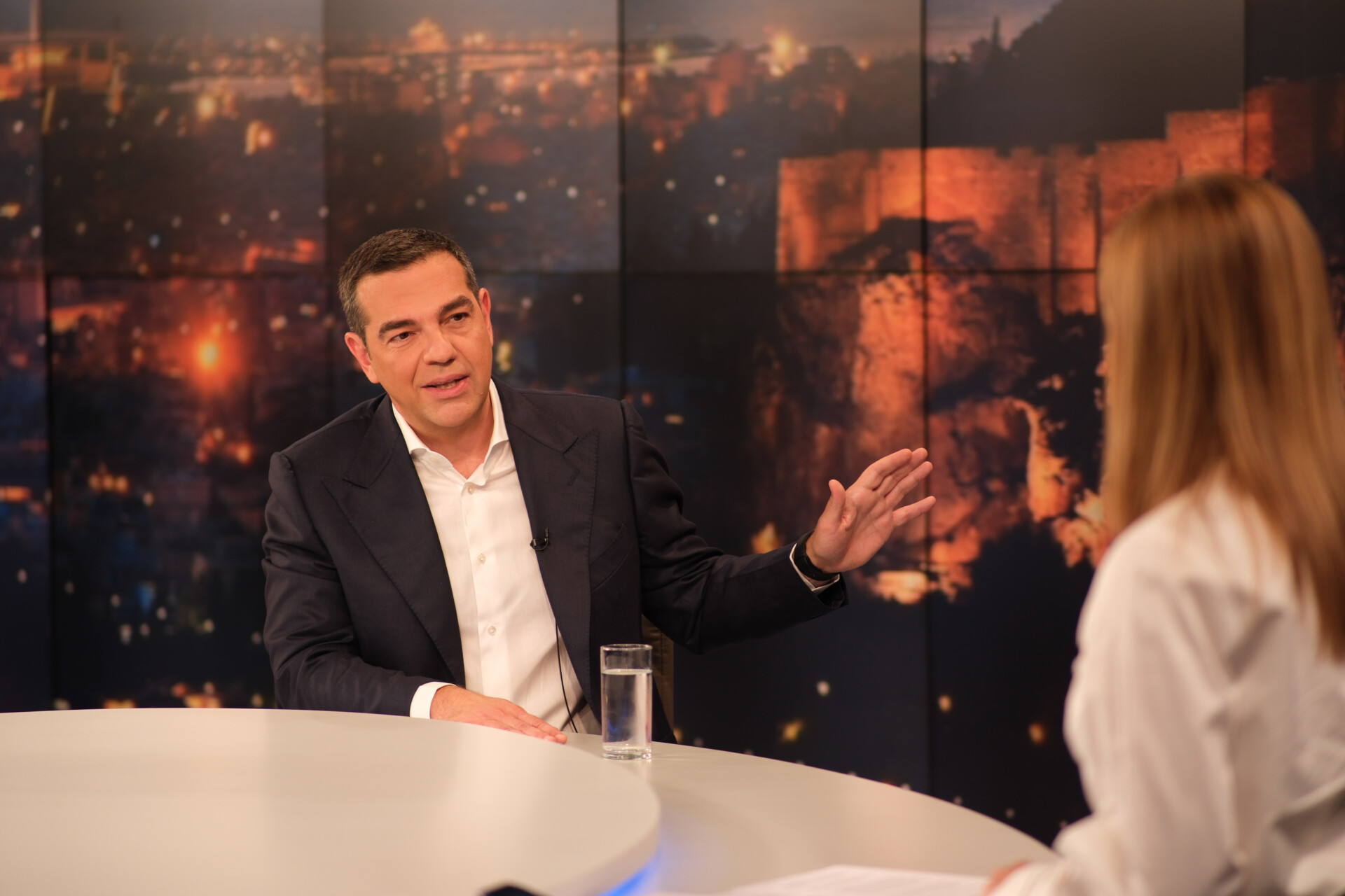 Τσίπρας: Σκέφτηκα να παραιτηθώ αλλά δεν λιποτακτώ