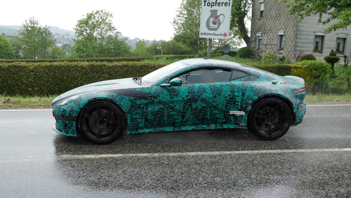 Η ανανεωμένη Aston Martin Vantage σε δοκιμές εξέλιξης