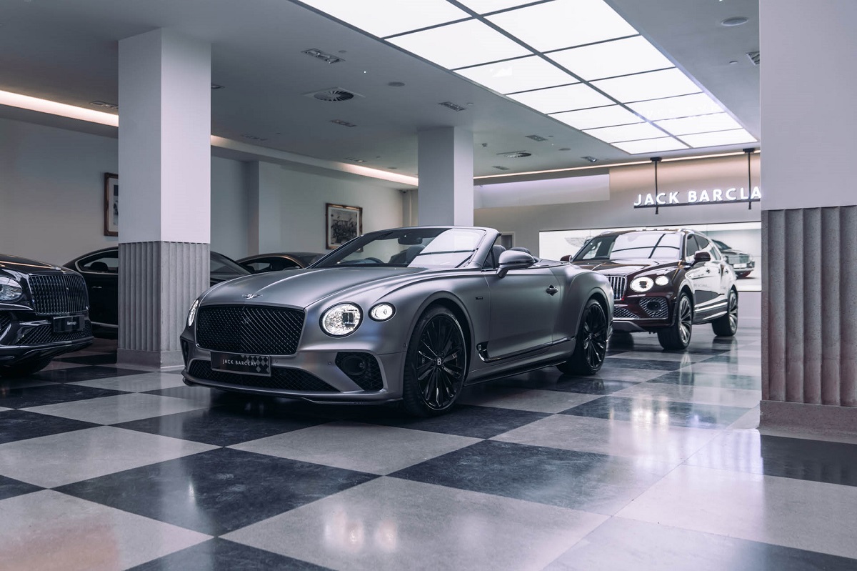 Bentley Bentayga EWB και Continental GTC Huntsman Edition