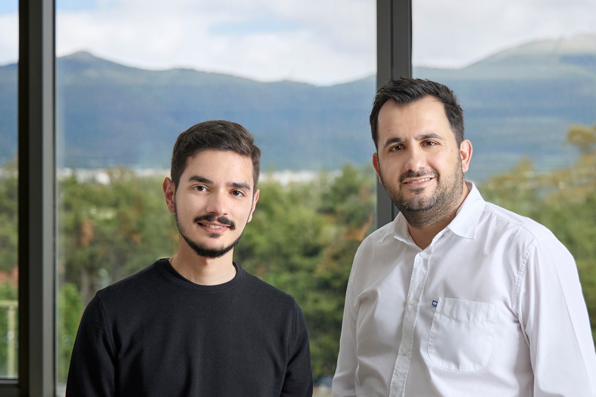 Ο Founder και CEO Γιώργος Δεσύλλας και ο συνιδρυτής και πρόεδρος Γιώργος Μπίζας © FlexCar