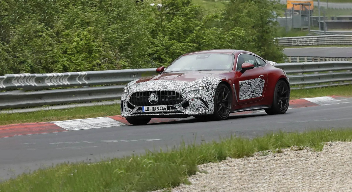 H νέα Mercedes-AMG GT με ελάχιστο καμουφλάζ