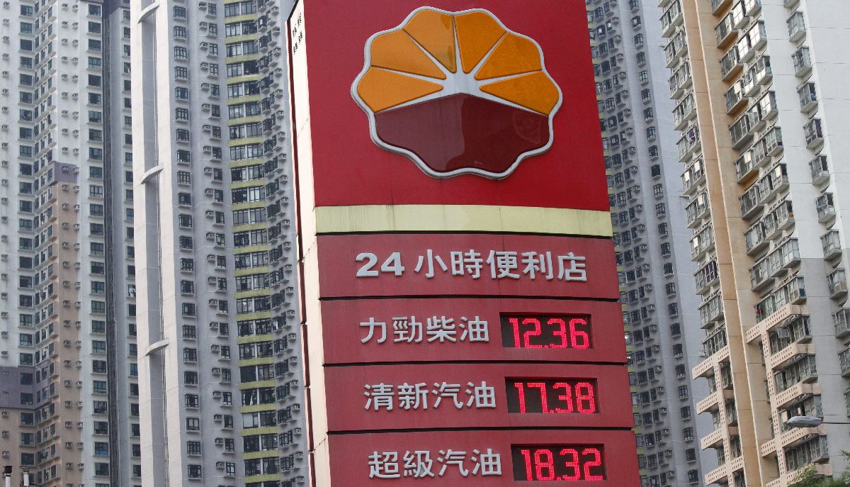 Πρατήριο καυσίμων της Petrochina στο Χονγκ Κονγκ © EPA/ALEX HOFFORD