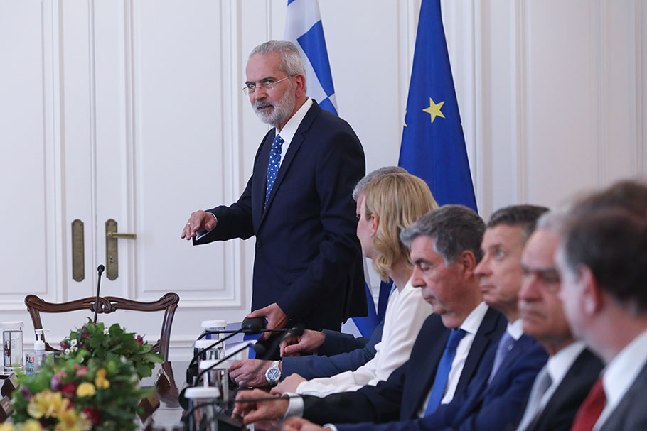 Ο υπηρεσιακός πρωθυπουργός Ιωάννης Σαρμάς © EUROKINISSI/ΓΙΑΝΝΗΣ ΠΑΝΑΓΟΠΟΥΛΟΣ