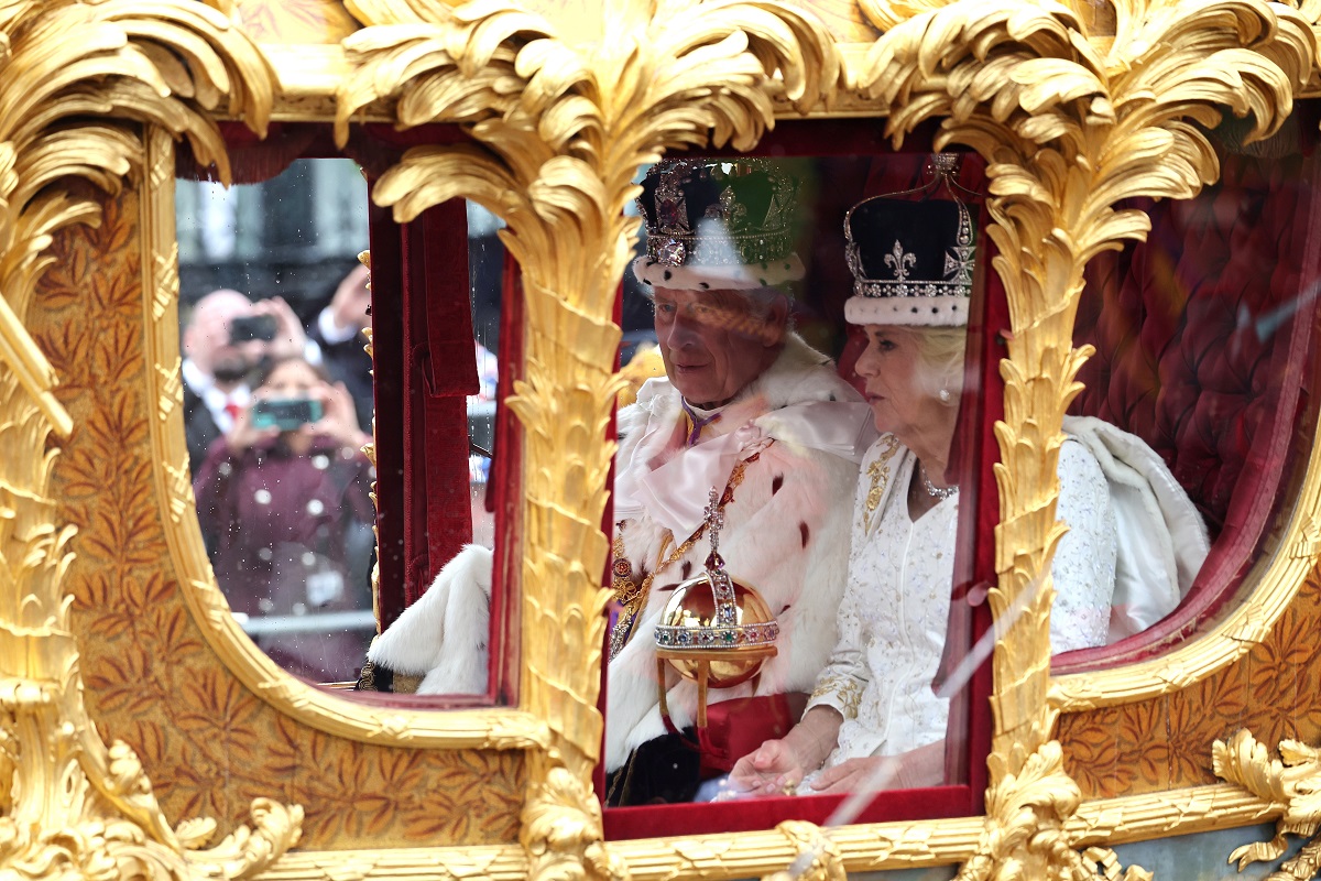 Ο βασιλιάς Κάρολος με τη βασίλισσα Καμίλα © EPA/Tolga Akmen