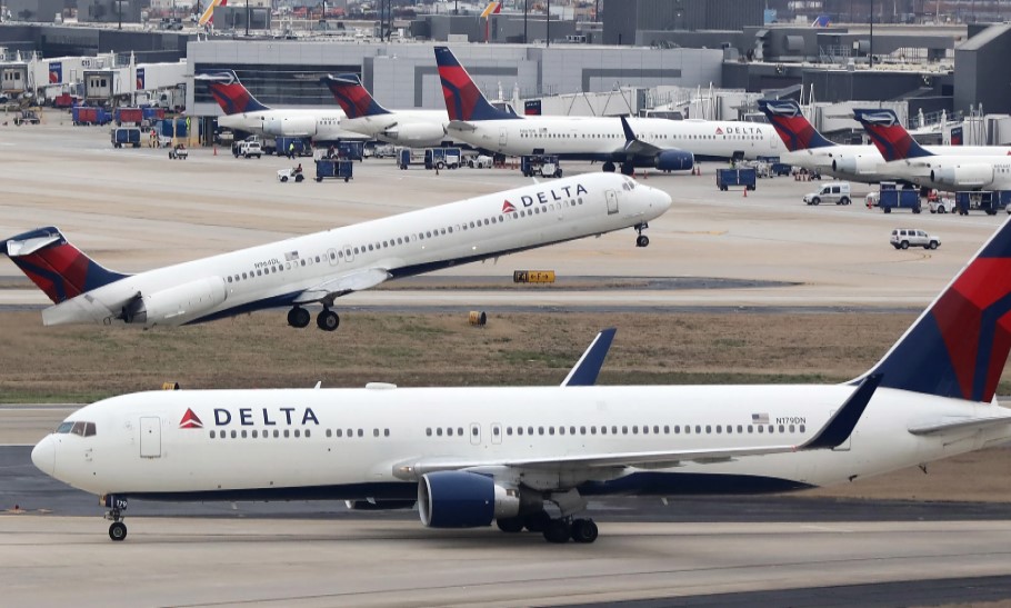 Delta Air Lines: Ιστορικό τρίμηνο σε κέρδη και τζίρο