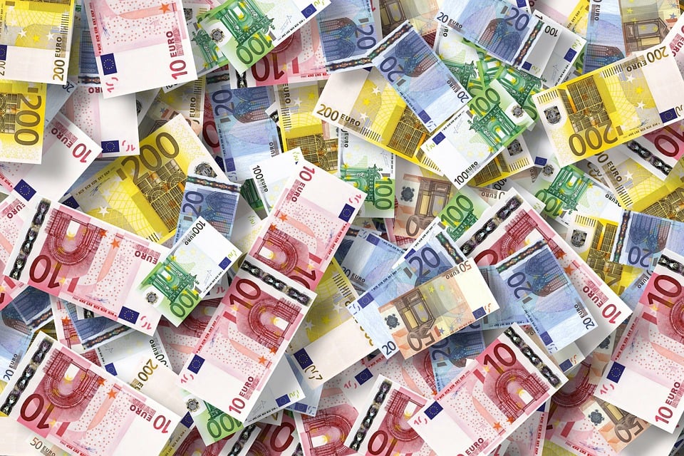 ΕΚΤ: Το 2023 αποσύρθηκαν 467.000 πλαστά χαρτονομίσματα
