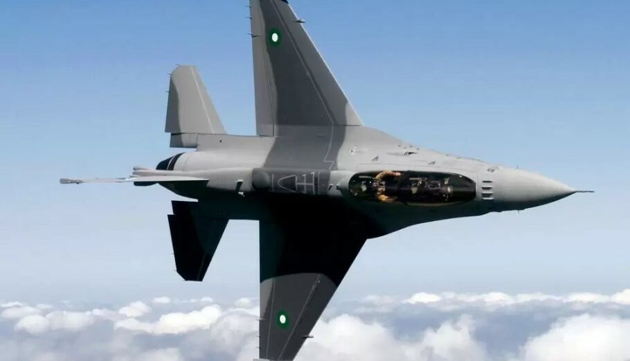 Μαχητικό αεροσκάφος F-16 © EPA/POOL