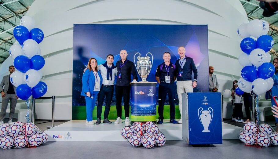 Το τρόπαιο του Champions League στην Αθήνα έφερε η FedEx Express © FedEx Express