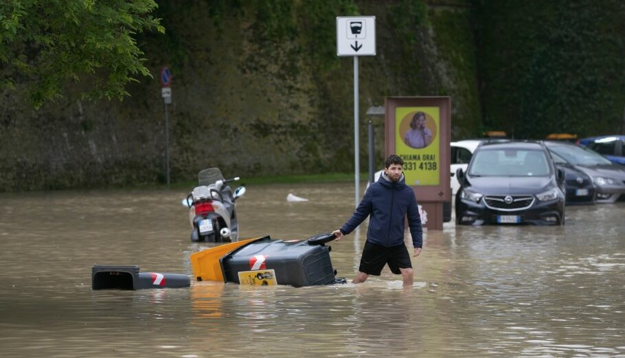 Πλημμύρες στην Ιταλία © EPA/EMANUELE VALERI