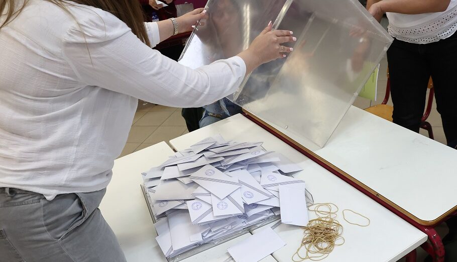Καταμέτρηση ψηφοδελτίων για τς εκλογές@intime