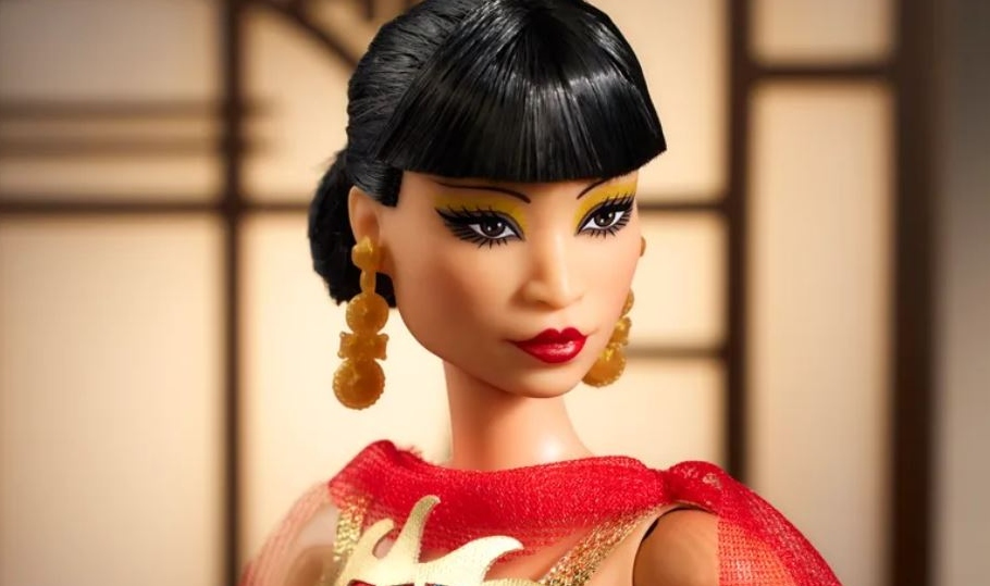 Άννα Μέι Γουόνγκ σε κούκλα Barbie © https://www.instagram.com/mattel/