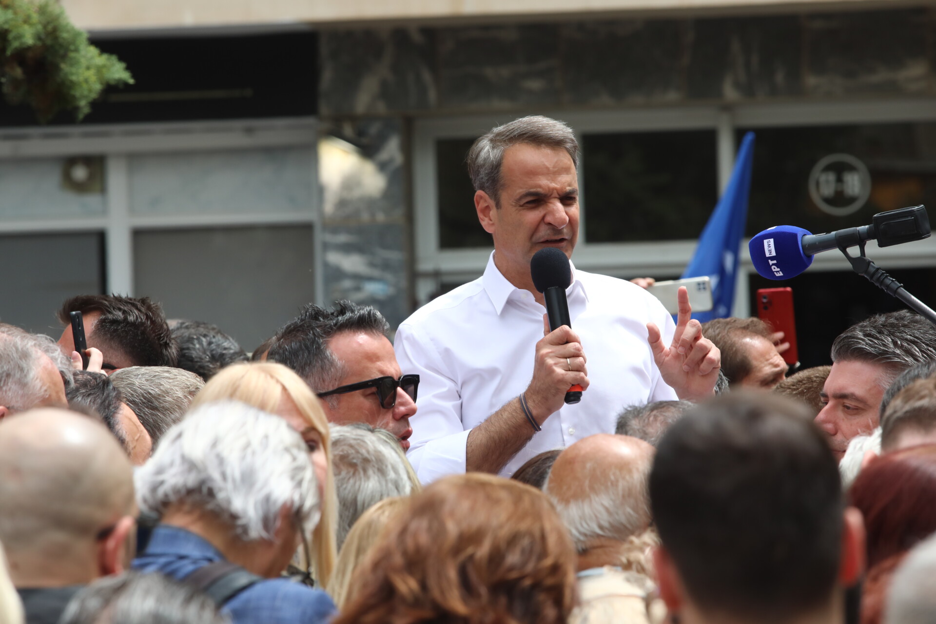 Ο Κυριάκος Μητσοτάκης στου Ζωγράφου ©Eurokinissi