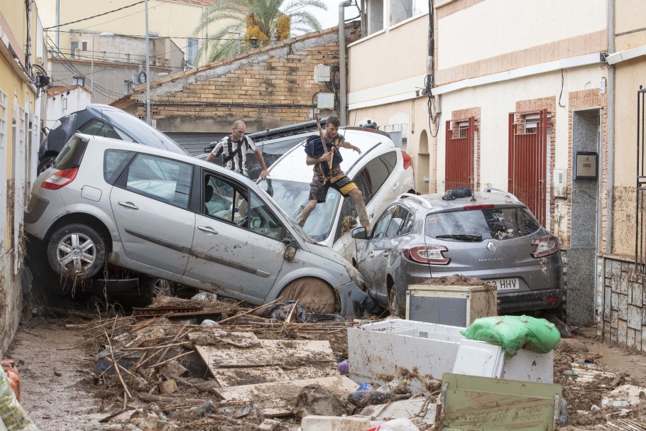 Πλημμύρες στη Μούρθια της Ισπανίας © EPA/MARCIAL GUILLEN