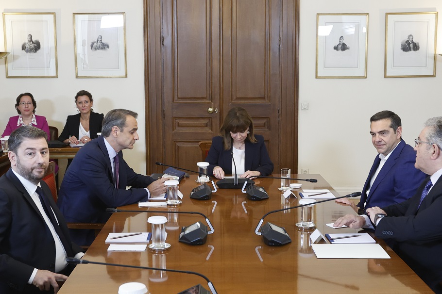Σύσκεψη των πολιτικών αρχηγών στο Προεδρικό Μέγαρο υπό την Πρόεδρο της Δημοκρατίας Κατερίνα Σακελλαροπούλου @Eurokinissi