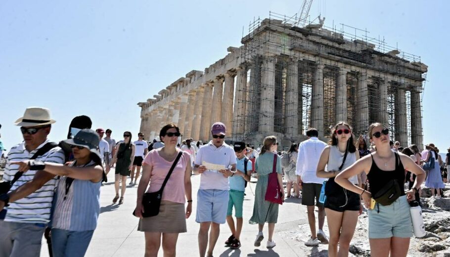 Τουρίστες στην Ακρόπολη © Eurokinissi / ΝΙΚΟΛΟΠΟΥΛΟΣ ΑΝΤΩΝΗΣ