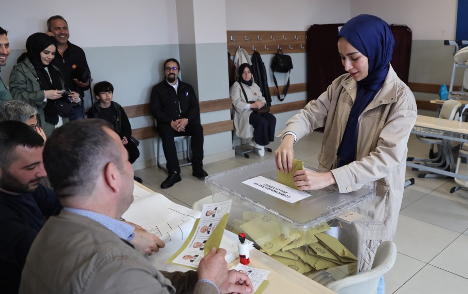 Εκλογές στην Τουρκία © TOLGA BOZOGLU