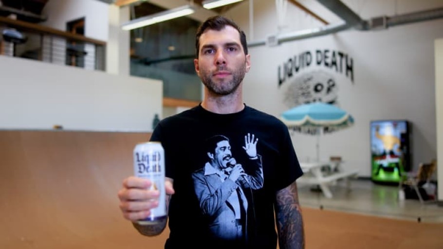 Liquid Death: Πώς ένα post στο Facebook εξελίχθηκε σε εταιρεία 700 εκατ.