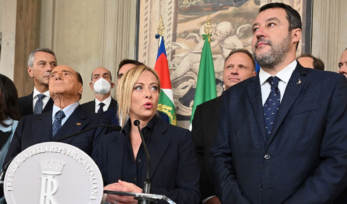 Σίλβιο Μπερλουσκόνι, Τζόρτζια Μελόνι και Ματέο Σαλβίνι © EPA/ETTORE FERRARI
