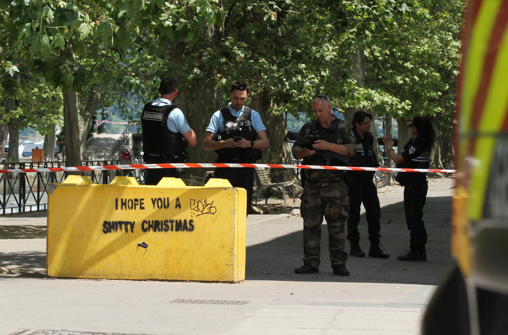 Αστυνομικές δυνάμεις στο σημείο της επίθεσης © EPA/GREGORY ROS