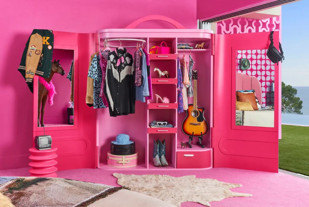 Barbie DreamHouse @ airbnb.gr 