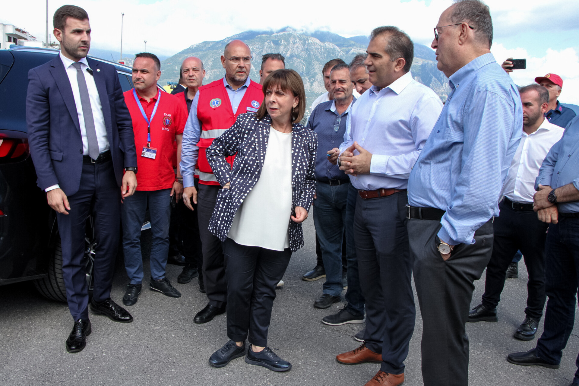 Στην Καλαμάτα έφτασε η Κ. Σακελλαροπούλου για το ναυάγιο