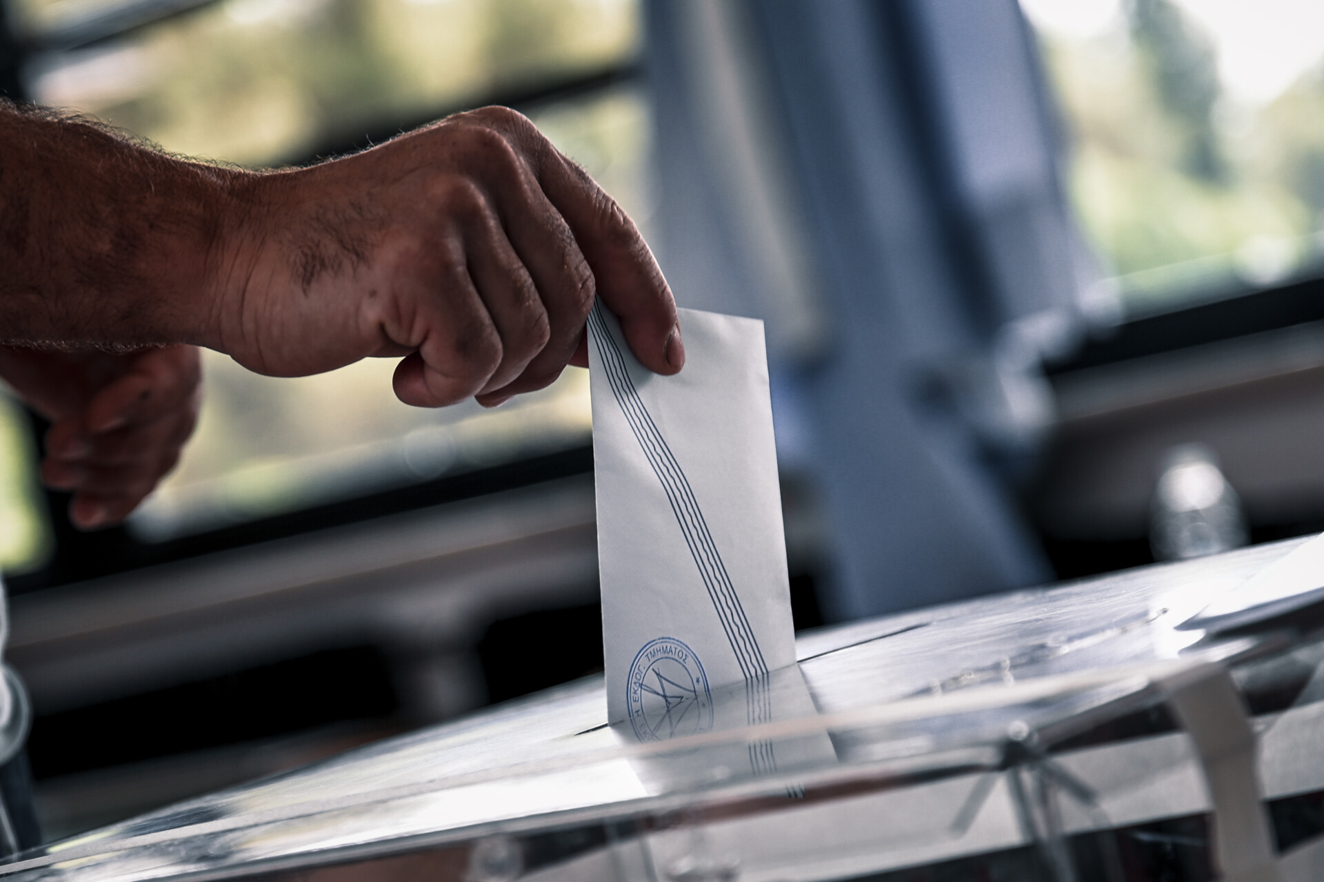 Στιγμιότυπο από την εκλογική διαδικασία © Eurokinissi