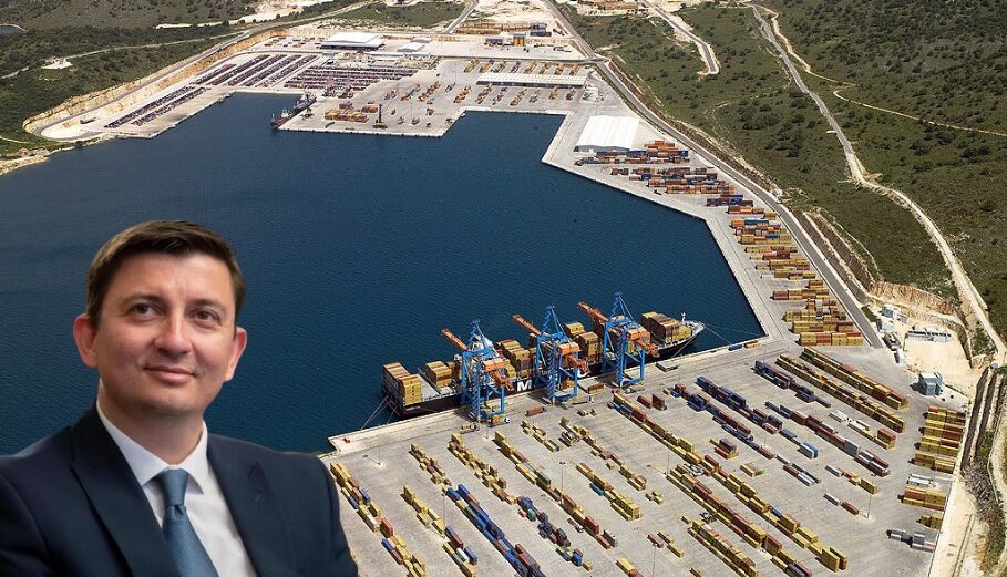 Ο Γιάννης Τριανταφυλλάκης, δήμαρχος Ξηρομέρου και το Λιμάνι του Αστακού©facebook.com/triantafillakis.giannis/ hppc.gr