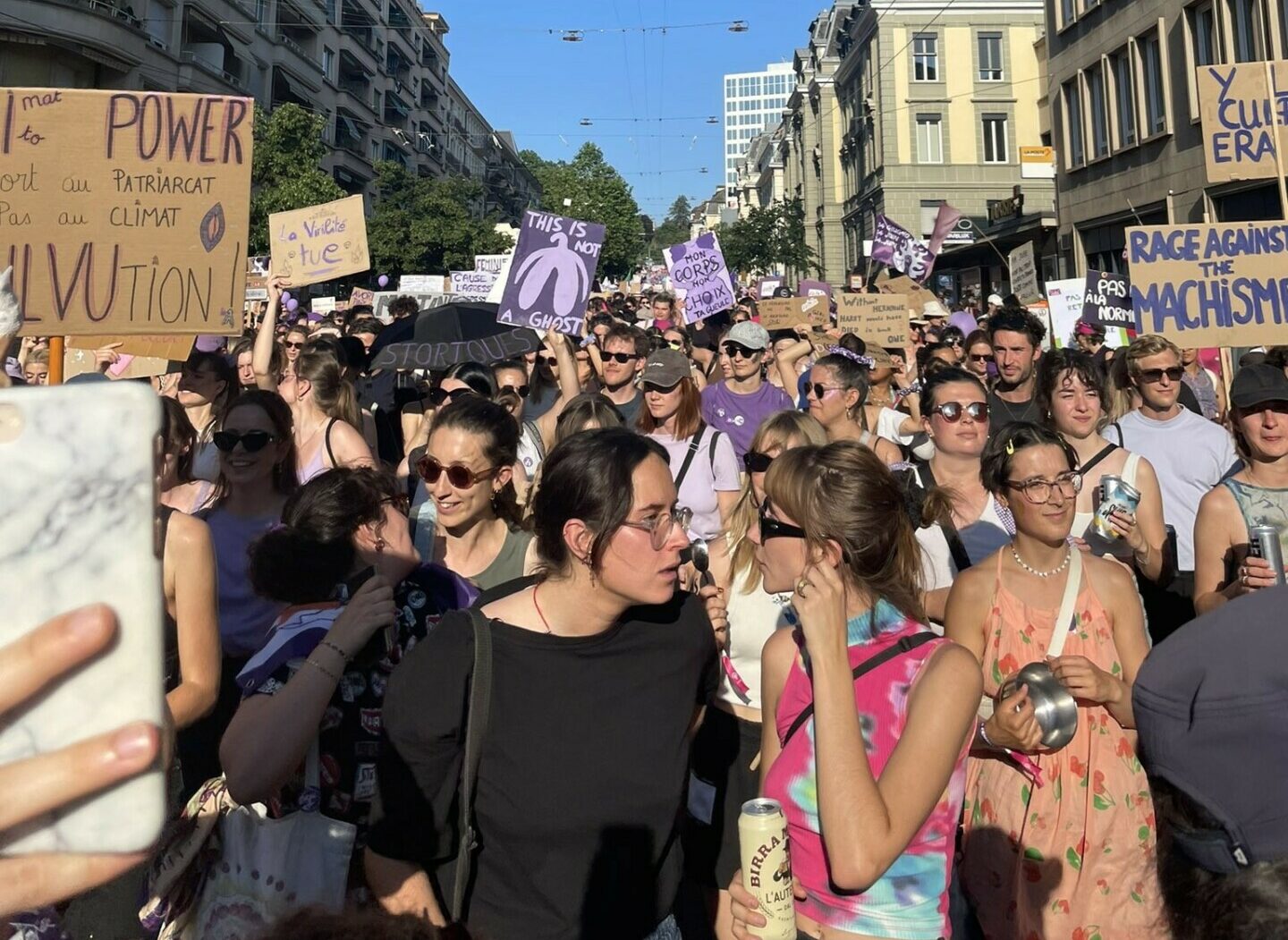 Διαδήλωση στην Ελβετία © https://twitter.com/JayaneStory/status/1669046793168904194/photo/1