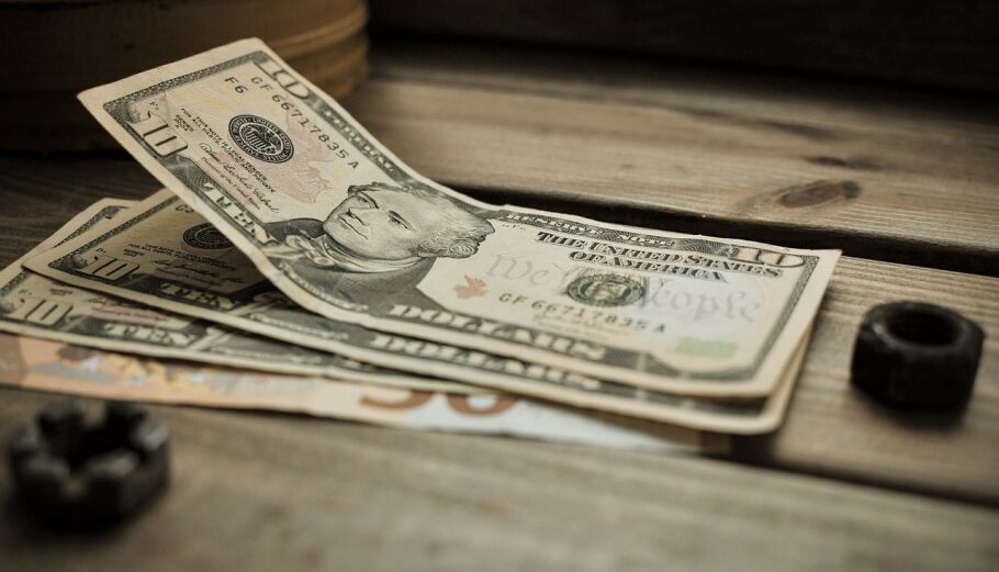 Δολάριο και ευρώ © Pixabay