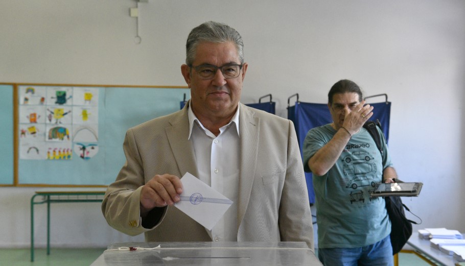 Κουτσούμπας: Ψήφισε στο ΤΕΕ Λαμίας ο ΓΓ της ΚΕ του ΚΚΕ