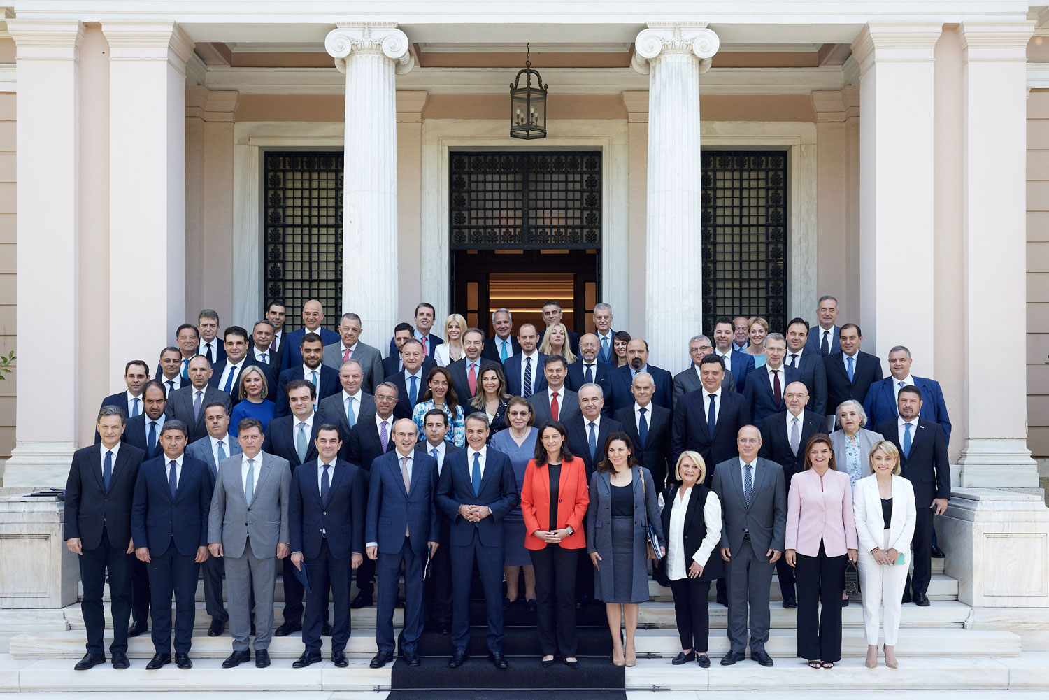 Όλα τα μέλα της νέας κυβέρνησης μετά το τέλος της πρώτης συνεδρίασης του υπουργικού συμβουλίου © Γραφείο Τύπου Πρωθυπουργού