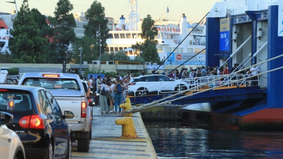 Λιμάνι Πειραιά επιβάτες@ΑΠΕ- ΜΠΕ