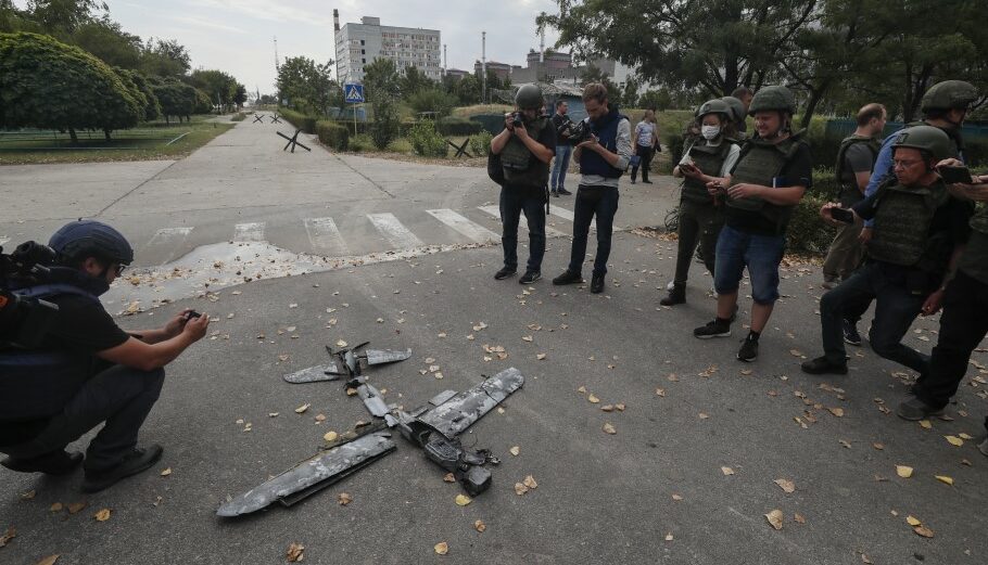 Συντρίμμια από UAV στην Ουκρανία © EPA/ YURI KOCHETKOV